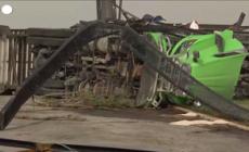 Tornado scuotono il Midwest e il sud degli Stati Uniti, decine di morti