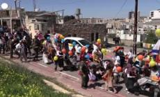 Cisgiordania occupata, i coloni israeliani celebrano il Purim a Hebron