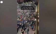 Serbia, giallo (e feriti) sull'uso di un cannone sonoro al corteo di sabato