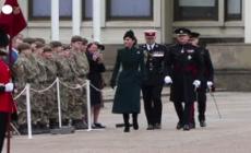 Londra, la principessa Kate visita i soldati delle Irish Guards