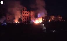 Yemen, incendi e distruzione a Sanaa dopo i raid Usa
