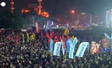 Turchia, migliaia di persone protestano contro l'arresto del sindaco di Istanbul
