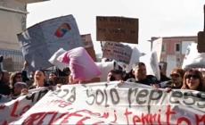 Campi Flegrei, scontri tra manifestanti e polizia: "Non vogliamo contare i morti"