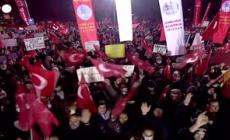 In migliaia a Istanbul contro l'arresto del sindaco Imamoglu
