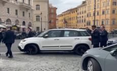 Il Papa fa tappa a Santa Maria Maggiore con i fiori per ringraziare la Madonna