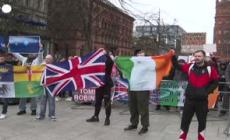 Irlanda del Nord, a Belfast una marcia anti-immigrazione ed una controprotesta