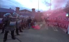 "Chiudere tutti i Cpr", antagonisti in corteo a Torino