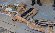 A Roma la droga nascosta in un tronco d'albero, 6 gli arresti