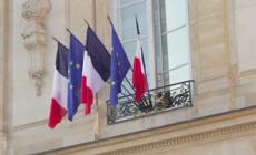 Meloni all'Eliseo per il vertice sull'Ucraina, accolta da Macron
