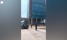 Crolla un grattacielo di Bangkok per il sisma con epicentro in Myanmar