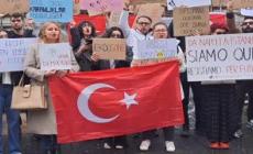 Sit-in protesta a Napoli della comunita' turca, "Liberate Imamoglu"
