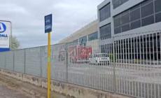 Incendio in azienda, operaio muore incastrato sotto un macchinario
