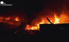 Ucraina, Kharkiv avvolta dalle fiamme dopo un attacco di droni russi