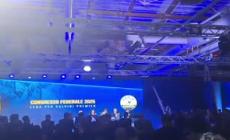 Al via il congresso della Lega a Firenze, Salvini saluta dal palco
