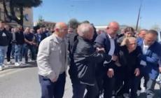 Funerali Ilaria Sula, il dolore della madre all'arrivo del feretro a Terni