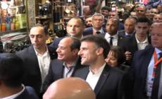 Macron visita il bazar di Khan El Khalili al Cairo con Al-Sisi