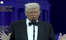 Trump: "Questi Paesi ci stanno chiamando per baciarmi il c…"