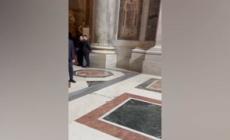 Papa Francesco a sorpresa nella basilica di San Pietro