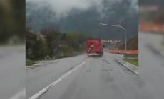 Val Pusteria, tir si schianta contro la segnaletica "anti-camion"