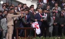Usa, a Vance cade il trofeo del campionato di football universitario
