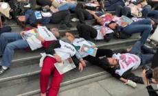 Parigi, la protesta contro la morte di quasi 200 giornalisti palestinesi a Gaza
