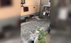 Maltempo, fiumi d'acqua nelle strade di Pont-Saint-Martin