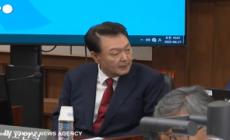 Corea del Sud, l'ex presidente Yoon Suk Yeol torna in aula