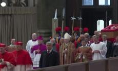 Traslazione Papa Francesco, l'omaggio dei cardinali davanti al feretro