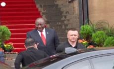 Zelensky in Sudafrica, accolto dal presidente Ramaphosa