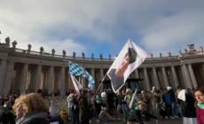 Funerali Papa Francesco, tra i fedeli vicini al beato Acutis