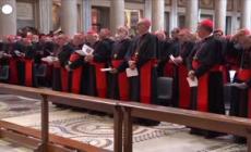 L'omaggio al Papa dei cardinali, riuniti a Santa Maria Maggiore
