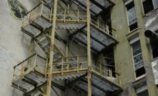 Giu' per 7 piani in uno stabile abbandonato, muore una 19enne a Roma