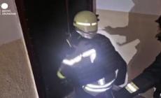 Ucraina, soccorritori all'opera dopo un attacco su Kharkiv