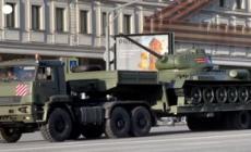 Russia, l'arrivo a Mosca dei veicoli che sfileranno alla sfilata del 9 maggio