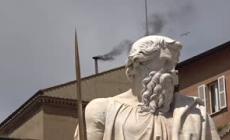 Conclave, la reazione dei fedeli alla seconda fumata nera