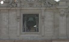 Fumata bianca, guardie svizzere e banda vaticana entrano a San Pietro