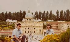 Spunta la foto di Prevost a Minitalia davanti a San Pietro: "Una premonizione"