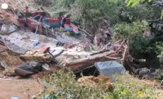 Bus di pellegrini cade in un precipizio in Sri Lanka, morti e feriti