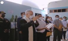 Papa Prevost inaugurava un impianto di ossigeno in Peru' durante la pandemia