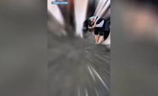 Roma, borseggiatore in azione filmato in diretta: arrestato in flagranza