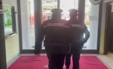 Arsenale in casa e soldi falsi, 46enne spagnolo arrestato nel Pontino