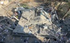 Gaza, fra le macerie dopo un attacco israeliano a Deir El-Balah