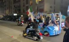 Napoli campione, caroselli di auto e motorini dei tifosi in citta'