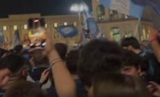 Il Napoli vince il quarto scudetto, festa anche a Milano