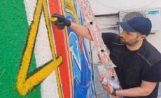 A Napoli writer al lavoro su murales, il 4 al posto del 3