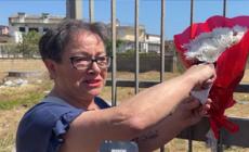 "Basta femminicidi", ad Afragola fiori bianchi nella carta rossa per Martina