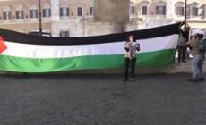 Medio Oriente, bandiera della Palestina davanti a Montecitorio