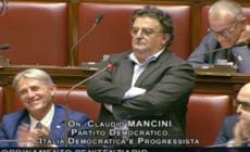 La protesta di Mancini durante la maratona voto alla Camera sul dl sicurezza