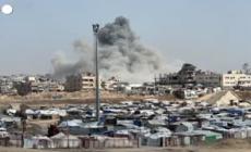 Gaza, i palestinesi lasciano Khan Yunis in vista di nuovi raid israeliani