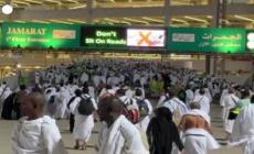 La Mecca, i fedeli celebrano l'Eid al-Adha con la lapidazione del diavolo